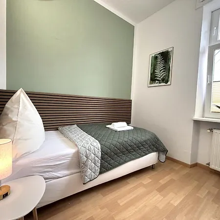 Workers View -worms, 7 Single Bed, 5 Bedroom Parking, Wlan *