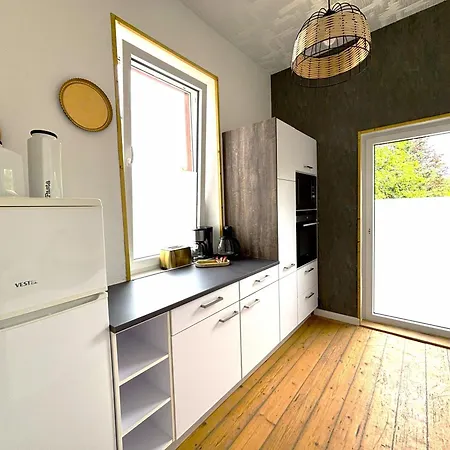 Apartment Workers View -worms, 7 Single Bed, 5 Bedroom Parking, Wlan *