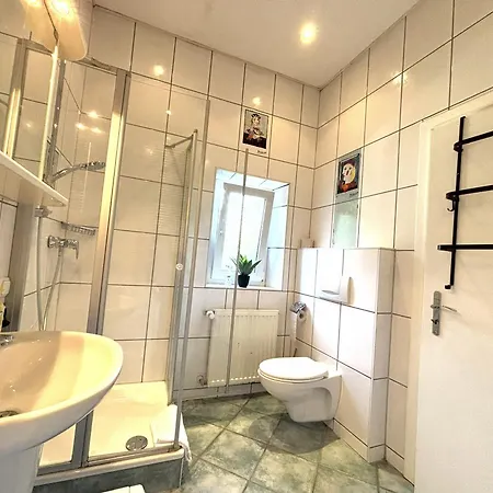 Workers View -worms, 7 Single Bed, 5 Bedroom Parking, Wlan Apartment *